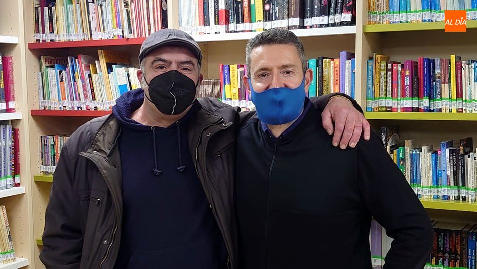 Foto 3 - Rafa Galdós presenta en Lumbrales su novela ?Al filo del mal-Fuga a Budapest?