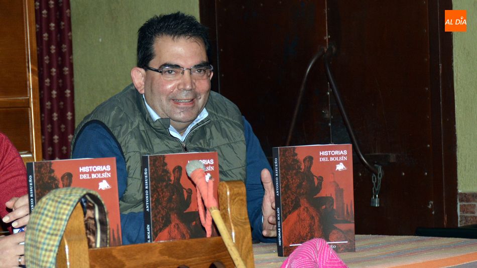 Antonio Risueño en el acto de presentación de su libro en Lumbrales / E. Corredera