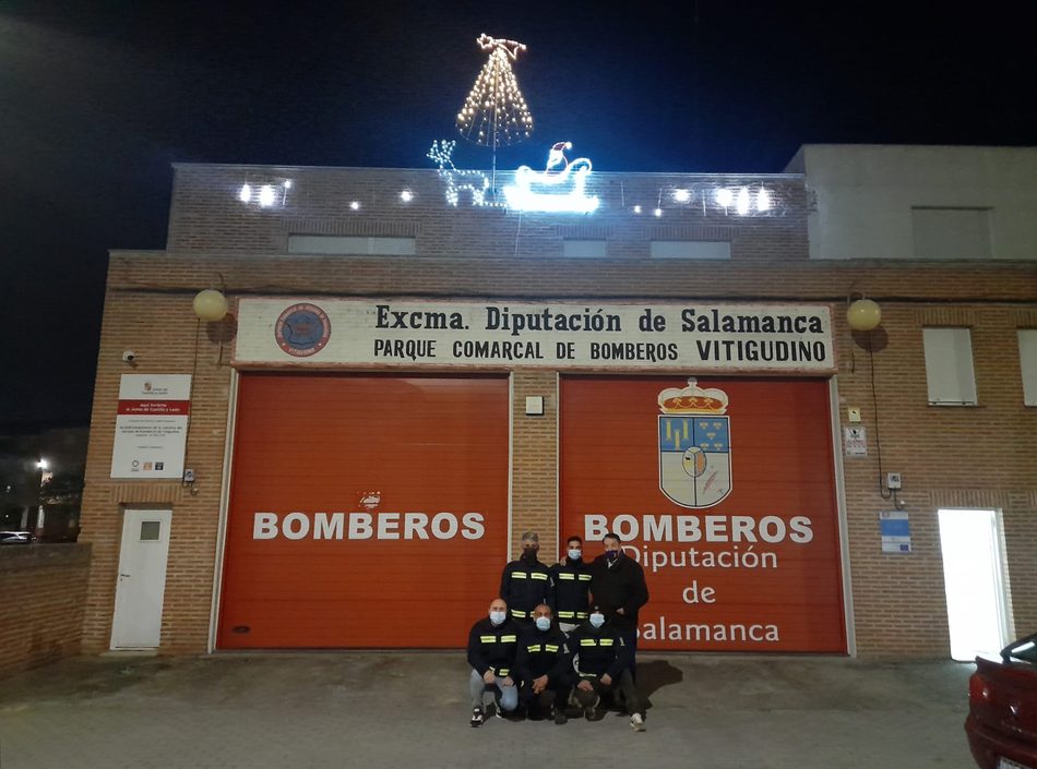 Foto 1 - Los bomberos del Parque de Vitigudino desean feliz Navidad a todos
