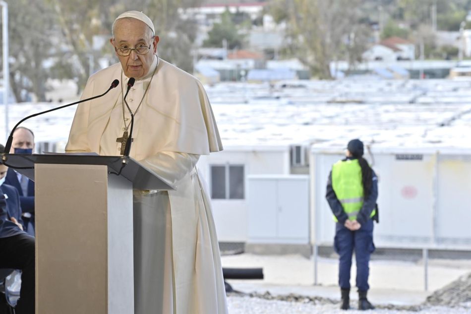 Foto 1 - El Papa alerta a los jóvenes del peligro de vivir "obsesionados por miles de apariencias" y "prisioneros del teléfono"