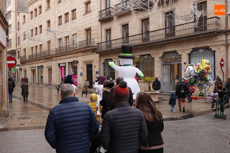 Foto 5 - Los Muñecos de Nieve de Kamaru Teatro traen la magia de la Navidad a Salamanca