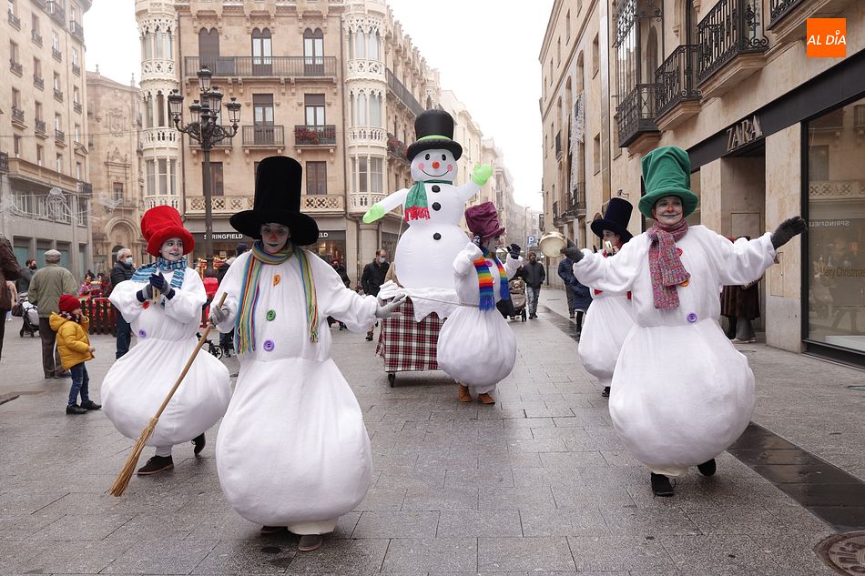 Foto 4 - Los Muñecos de Nieve de Kamaru Teatro traen la magia de la Navidad a Salamanca
