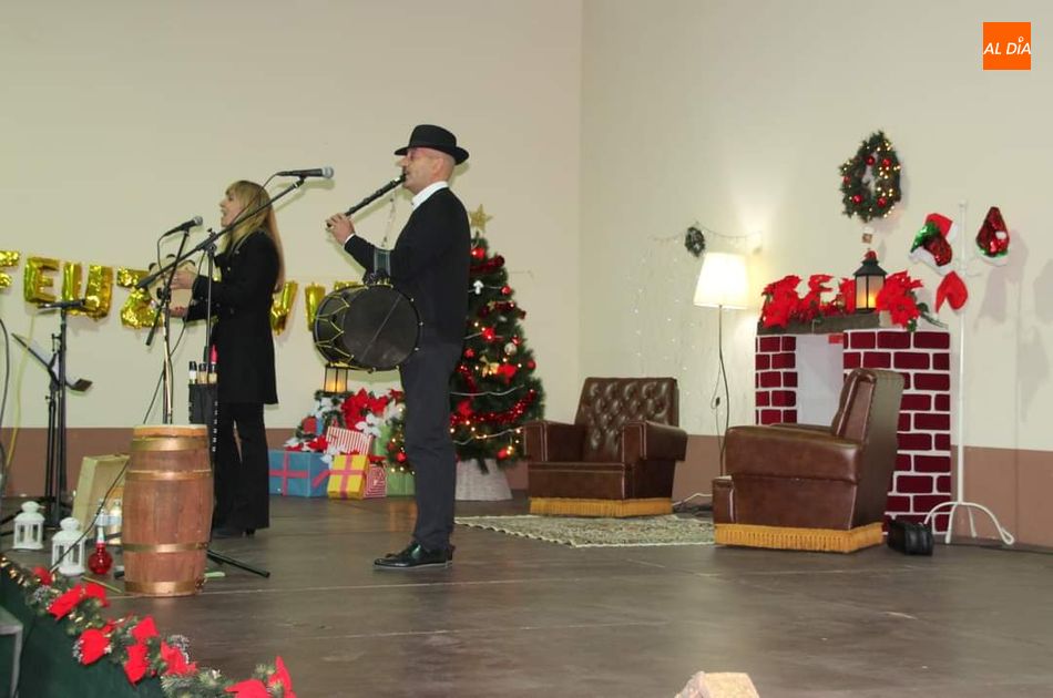 Foto 6 - Galinduste inicia la Navidad con villancicos tradicionales y la llegada de Papa Noel