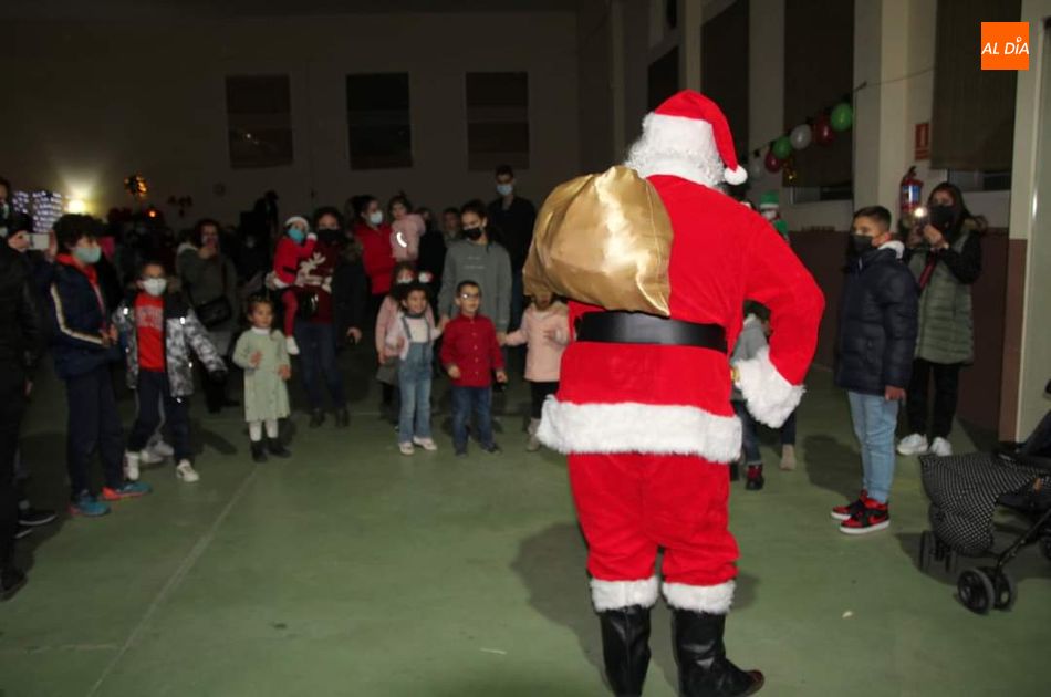 Foto 3 - Galinduste inicia la Navidad con villancicos tradicionales y la llegada de Papa Noel