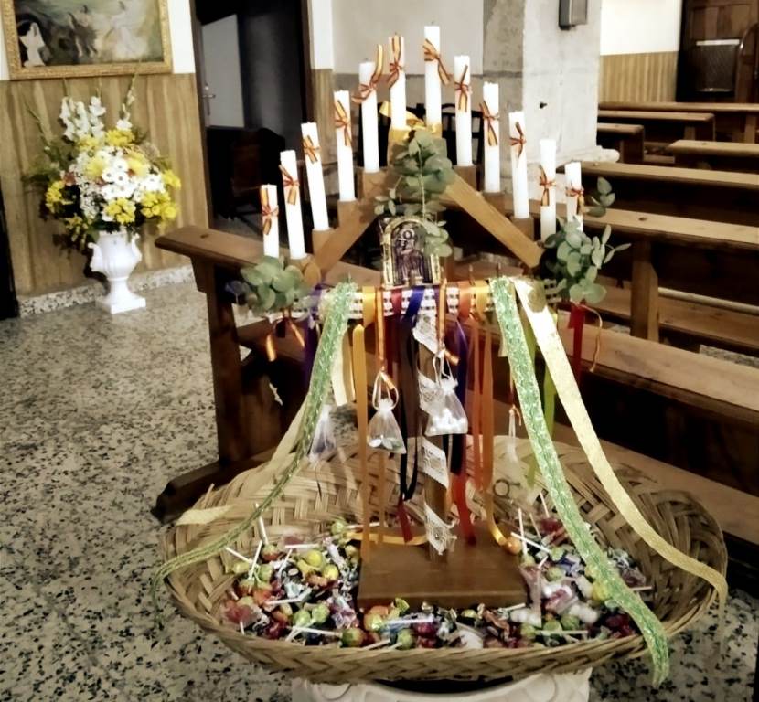 Foto 6 - Varias parroquias mirobrigenses bendicen en sus misas imágenes del Niño Jesús