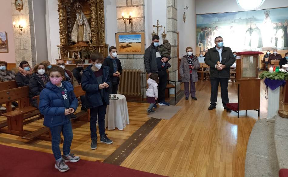 Foto 3 - Varias parroquias mirobrigenses bendicen en sus misas imágenes del Niño Jesús