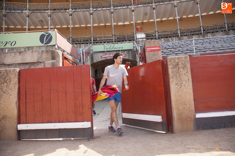 Juan del Álamo, durante su entrenamiento en la plaza de toros de La Glorieta | Fotos: Pablo Angular