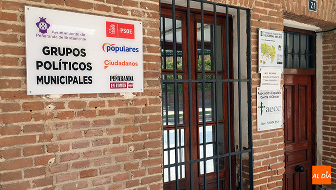Peñaranda en Común ha denunciado la falta de accesibilidad en los nuevos despachos de los Grupos municipales situados en la Plaza de España