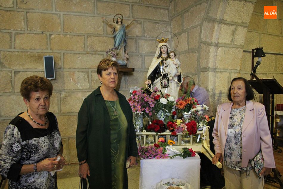 Foto 5 - Trabanca rinde homenaje a la Virgen del Carmen con una ofrenda floral  
