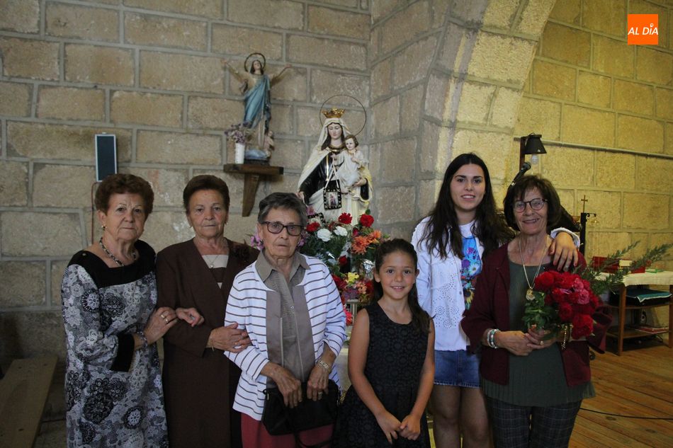 Foto 2 - Trabanca rinde homenaje a la Virgen del Carmen con una ofrenda floral  