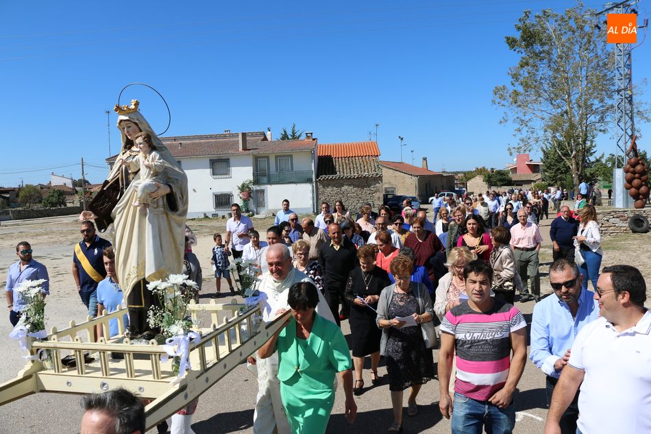 Foto 4 - Los vecinos de Trabanca inician sus fiestas en honor a la Virgen del Carmen  