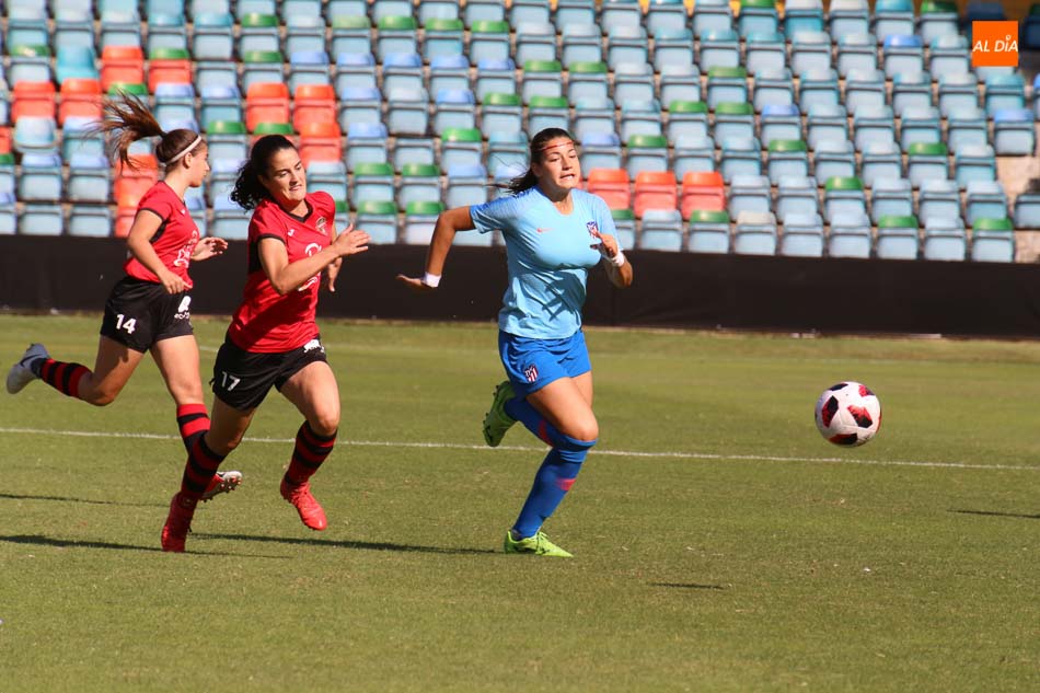 El primer partido de fútbol femenino de la historia en el Helmántico