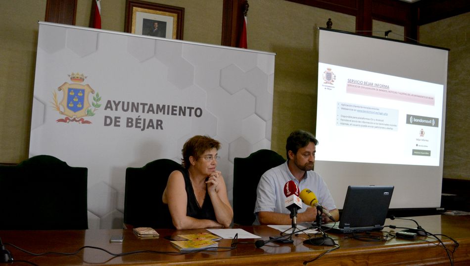 Presentación de los dos nuevos canales oficiales de comunicación entre el Ayuntamiento y los vecinos de Béjar