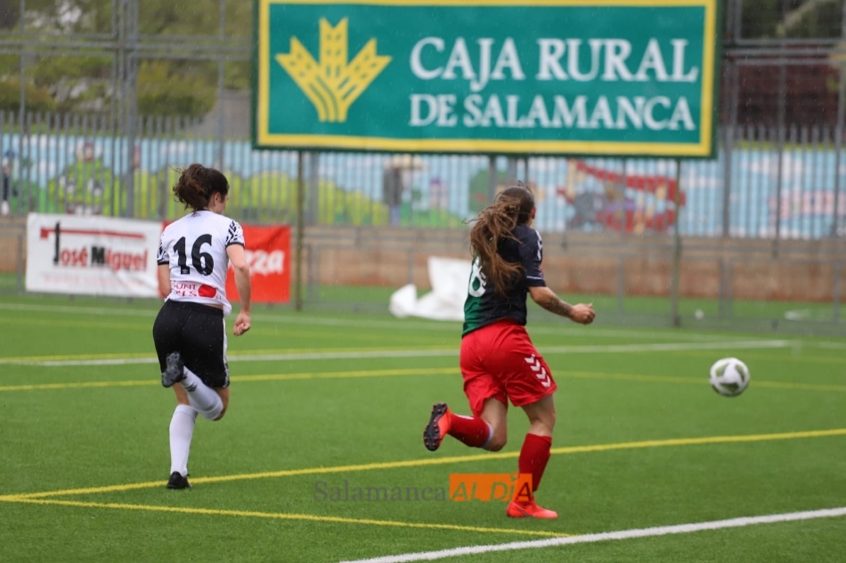 Foto 4 - Un solitario gol de Lama deja casi atada la salvación para el Salamanca UDS Femenino (1-0)