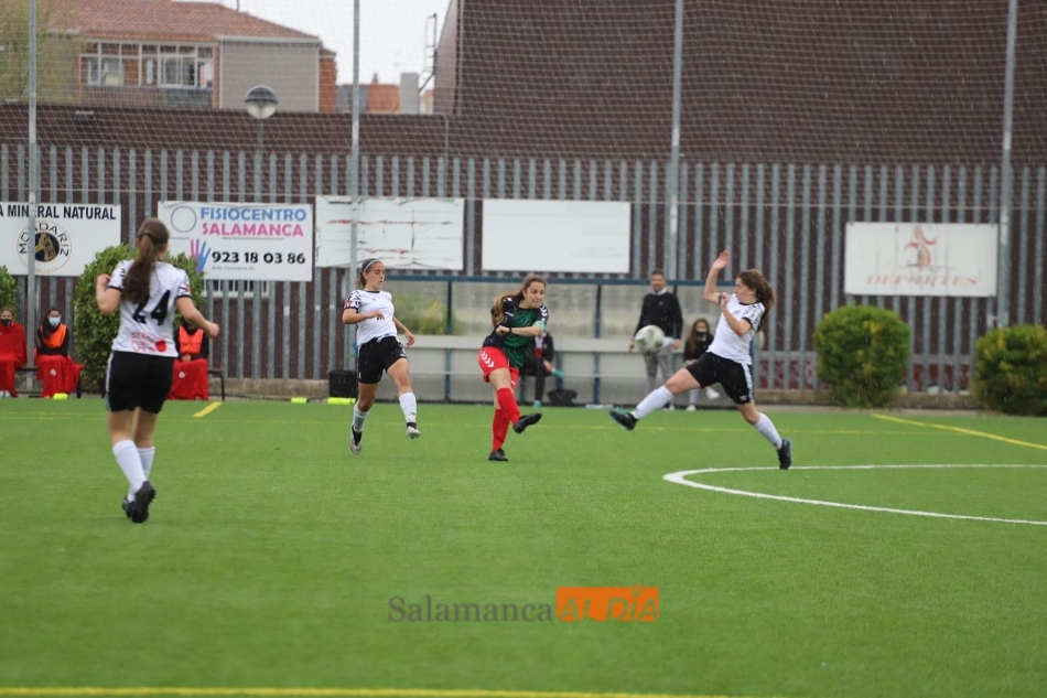 Foto 2 - Un solitario gol de Lama deja casi atada la salvación para el Salamanca UDS Femenino (1-0)