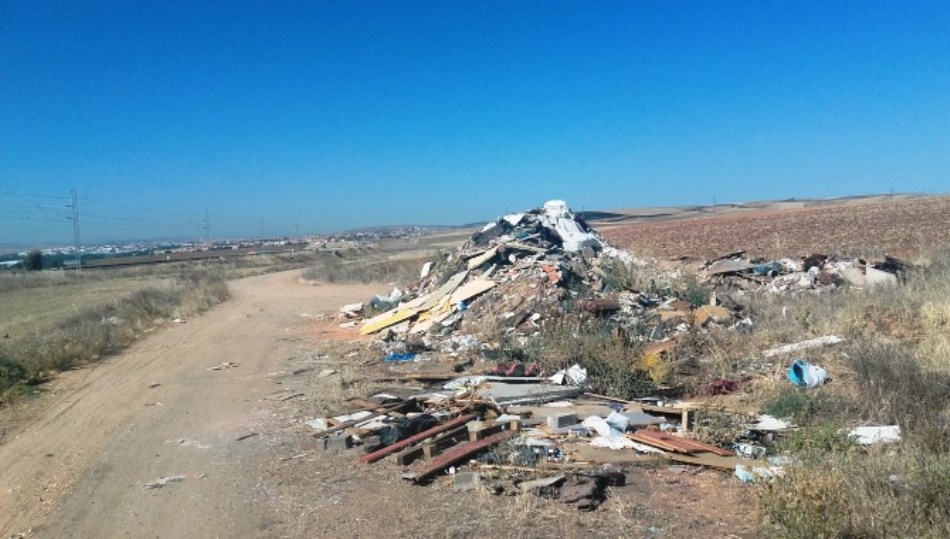 El objetivo de este programa es restaurar las 2.263 escombreras inventariadas en Castilla y León e implantar un sistema alternativo de gestión de los residuos de construcción y demolición