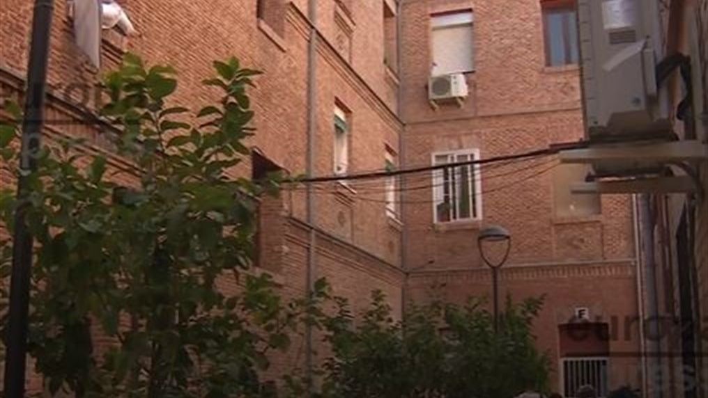María Pilar vivía en una segunda planta de un edificio de viviendas del número 11 de la calle Tenerife