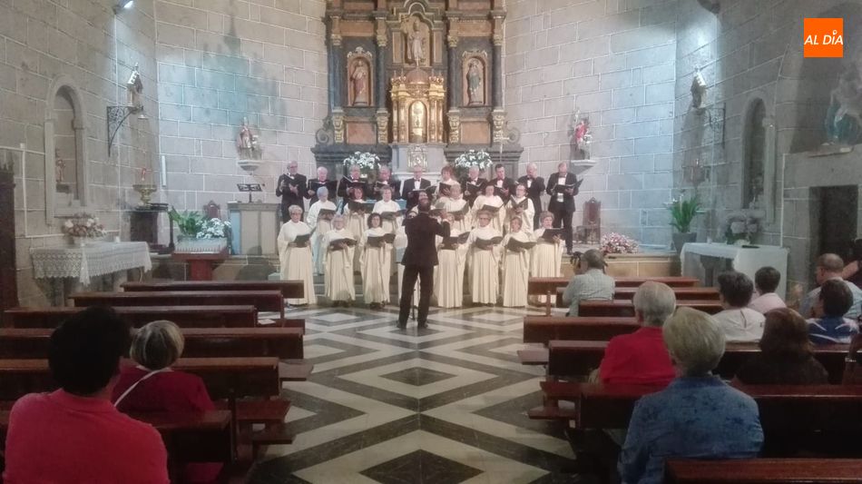 Foto 4 - La Coral Dámaso Ledesma ofrece un concierto en la iglesia de Villavieja de Yeltes  