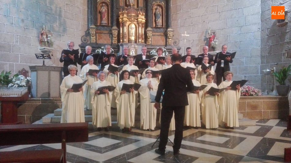 Foto 3 - La Coral Dámaso Ledesma ofrece un concierto en la iglesia de Villavieja de Yeltes  