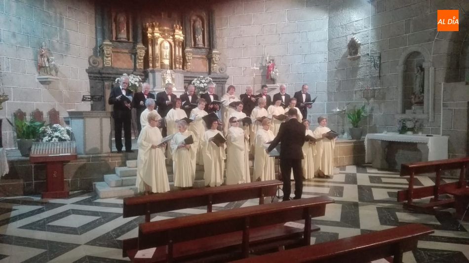 Foto 6 - La Coral Dámaso Ledesma ofrece un concierto en la iglesia de Villavieja de Yeltes  
