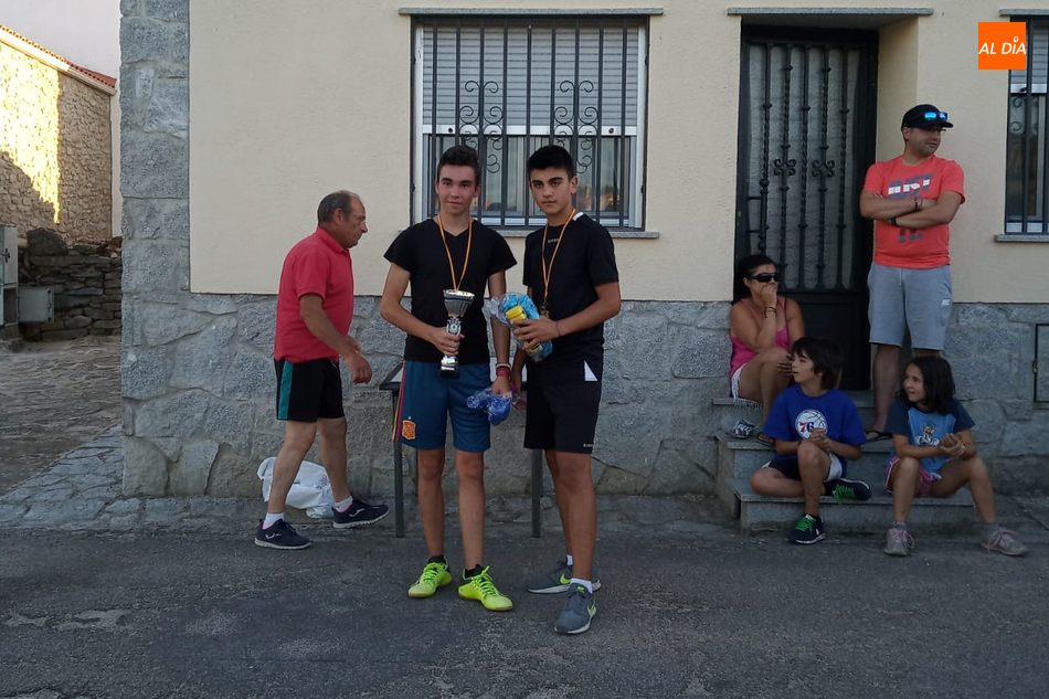 Foto 2 - El Trofeo de Frontenis de El Milano se va para Valderrodrigo  