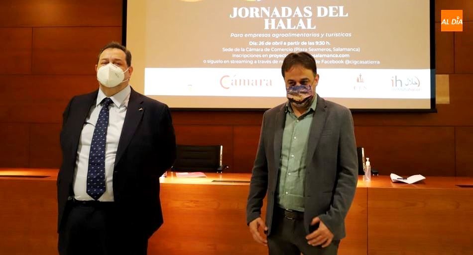 Benjamín Crespo, presidente de la Cámara de Comercio, y Fernando Castaño, concejal de Turismo, en la presentación de esta jornada. Foto de Lydia González