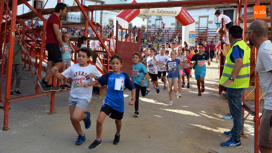 Foto 4 - Gran participación de corredores y caminantes en la VI Toromaratón de Lumbrales