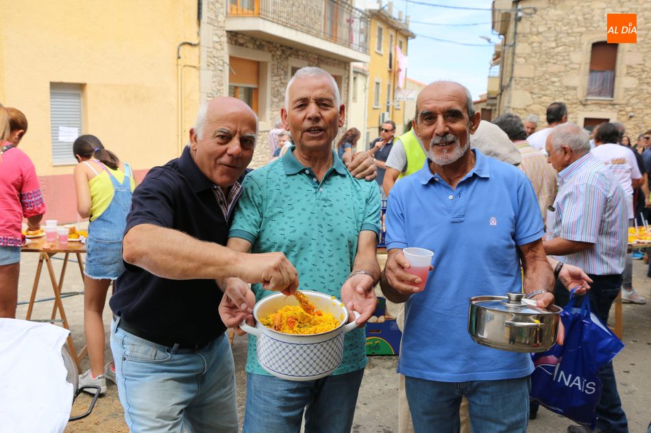 Foto 6 - En Masueco cogen fuerzas con una paella para 1.000 personas  