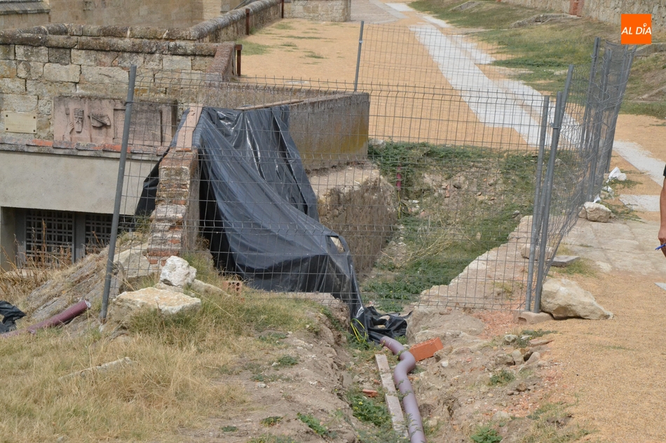 Foto 5 - La empresa adjudicataria de las obras del adarve de la muralla renuncia a continuar con ellas  
