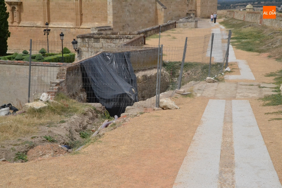 Foto 4 - La empresa adjudicataria de las obras del adarve de la muralla renuncia a continuar con ellas  