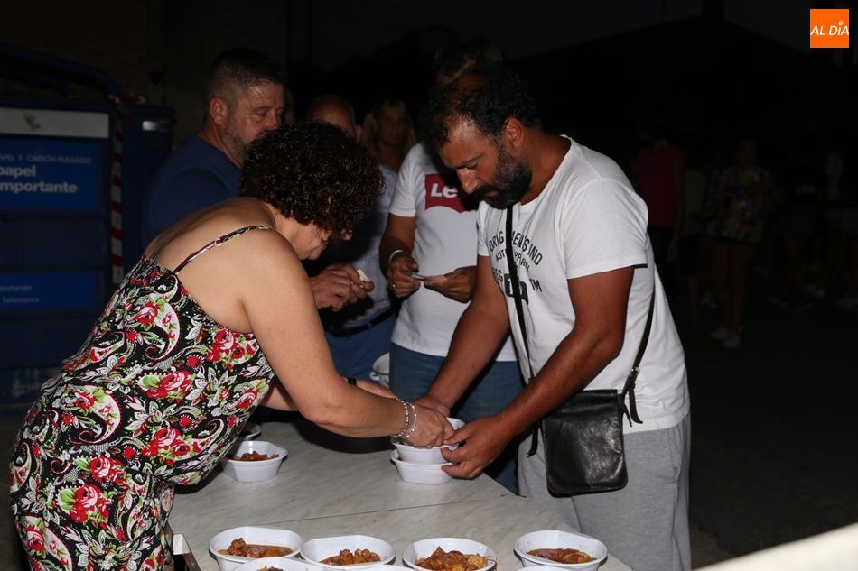 Foto 5 - El Campo de Peñaranda se despide de su semana cultural cenando caldereta  