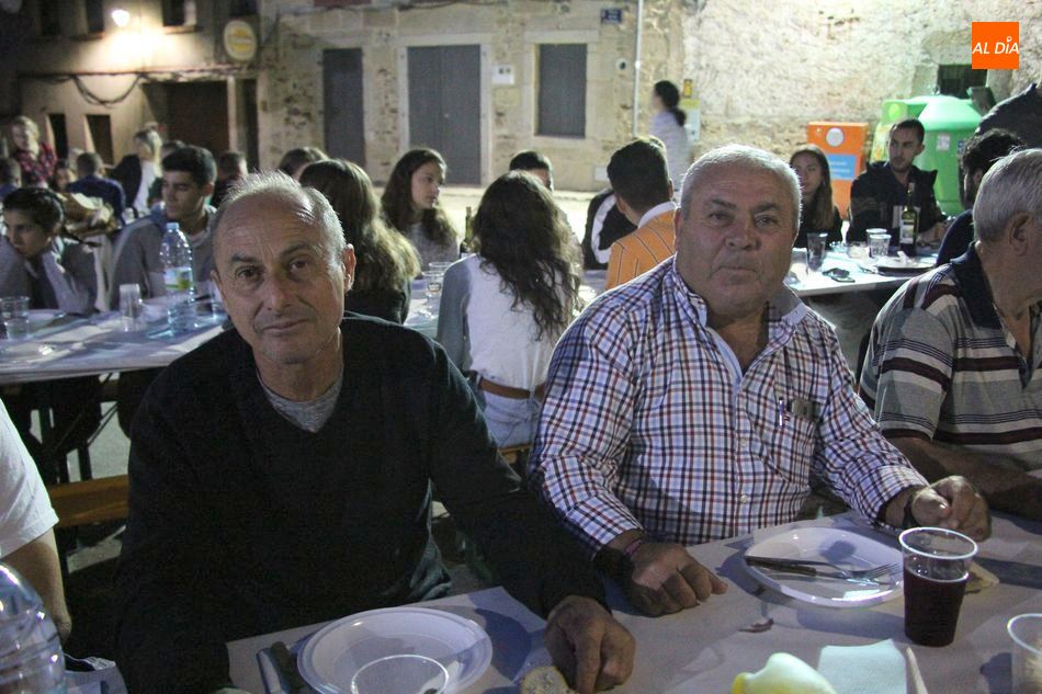 Foto 5 - San Felices de los Gallegos reúne a sus vecinos en una cena popular  