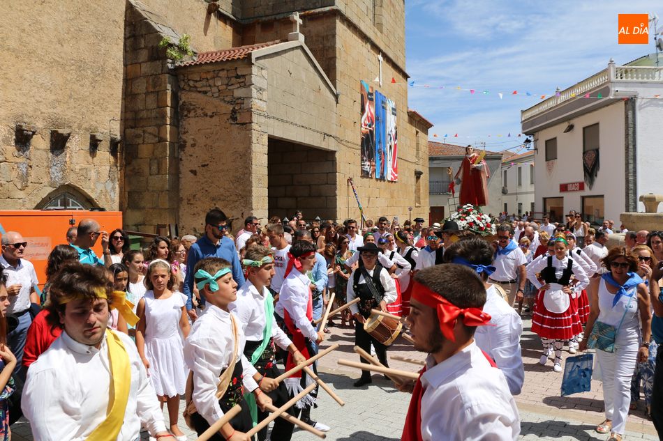Foto 3 - La Zarza de Pumareda arropa a San Lorenzo con los bailes de La Zarzalera  