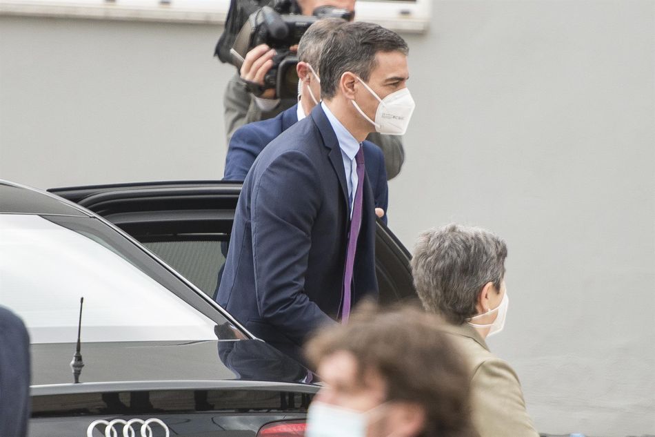 El presidente del Gobierno, Pedro Sánchez, a su llegada a una visita a las instalaciones de la farmacéutica Hipra. Foto: EP