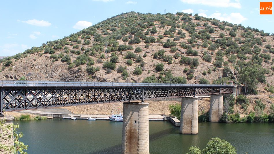 Puente ferroviario internacional sobre el río Águeda/ MARTÍN-GARAY