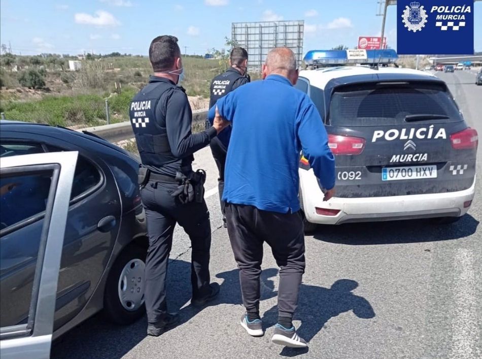 Momento de la detención del conductor en Espinardo - Policía Local Murcia