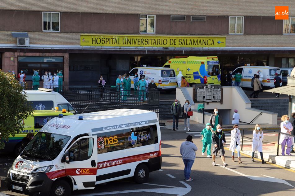 Ambulancias junto al Hospital de Salamanca
