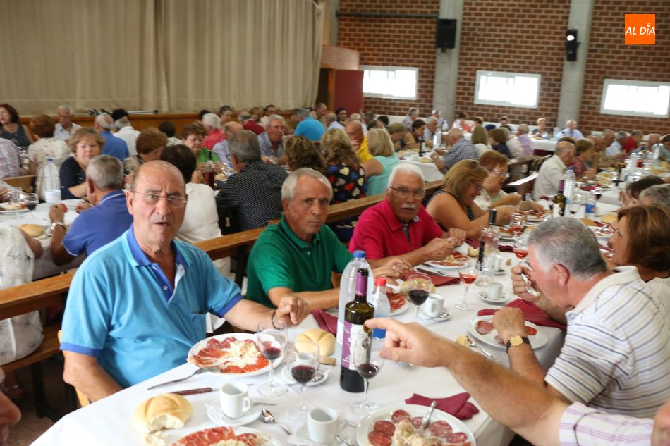 Foto 4 - Los mayores de El Cubo de Don Sancho celebran su comida de hermandad anual  