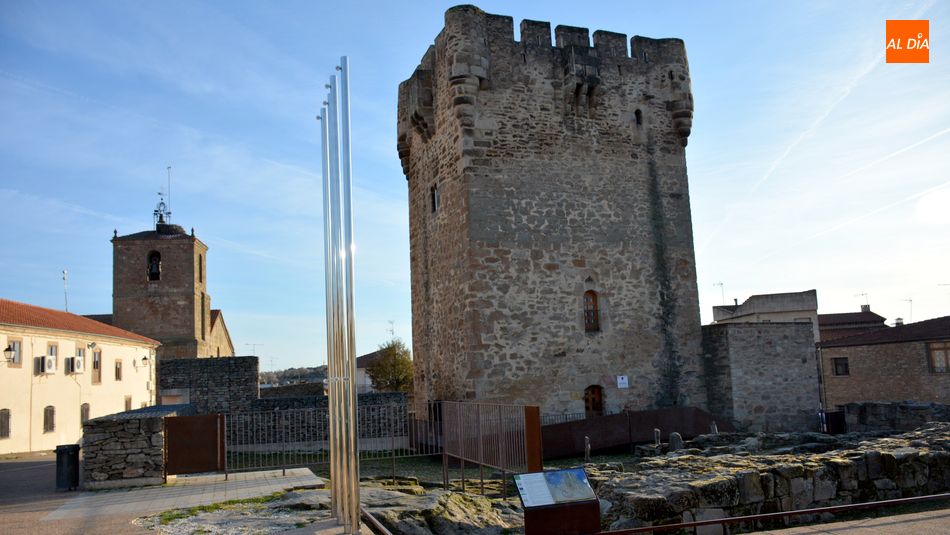 El torreón que acoge la Casa del Parque Arribes del Duero es uno de los símbolos de Sobradillo / E. Corredera