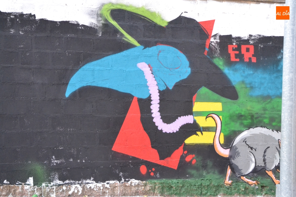 Foto 6 - Ve la luz en la calle Caridad el mural ganador del Concurso de la IV Semana de la Juventud  