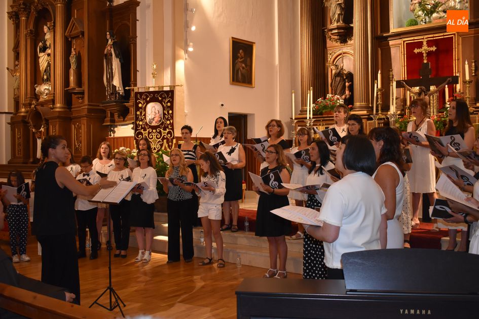 Foto 5 - El coro de Voces Blancas hace vibrar las Noches en Alba  