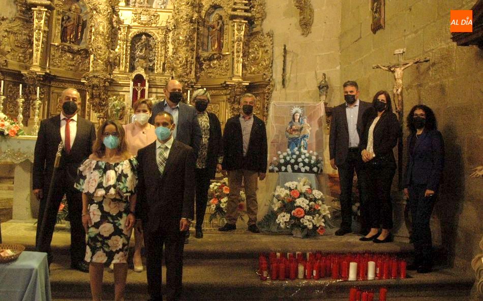 Foto 4 - Los vecinos de Yecla de Yeltes honran a la Virgen del Castillo con una misa como único acto de sus ...