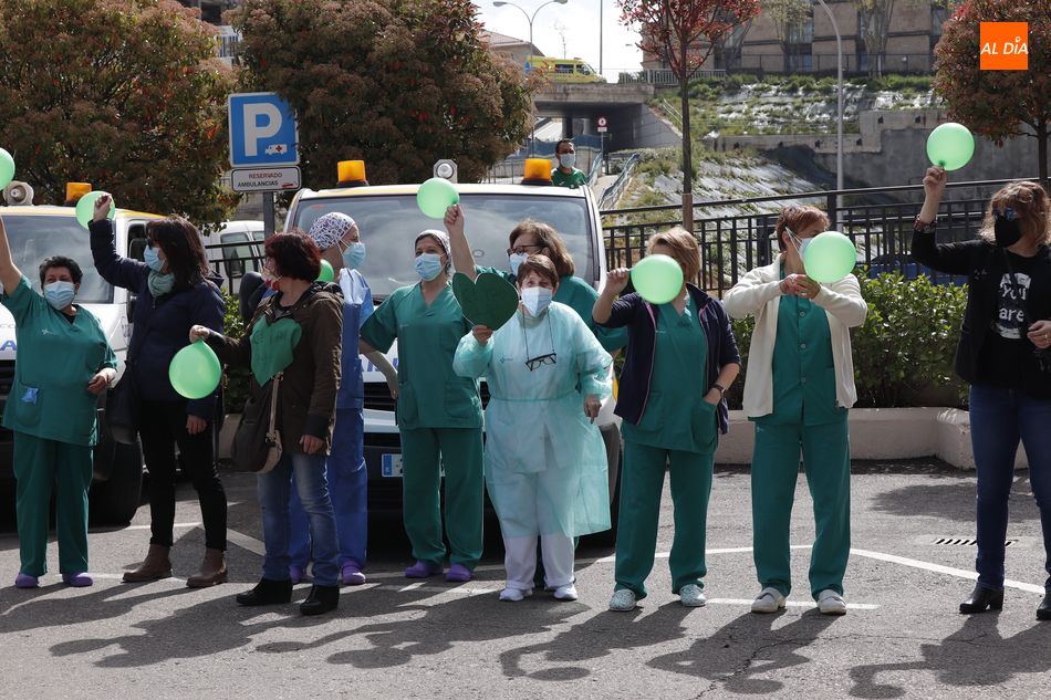 Concentración de Técnicos en Cuidados de Enfermería ante el Clínico. Foto de Guillermo García