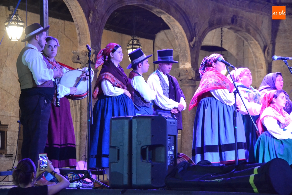 Foto 6 - La cultura tradicional de Cantabria invade la Plaza Mayor  