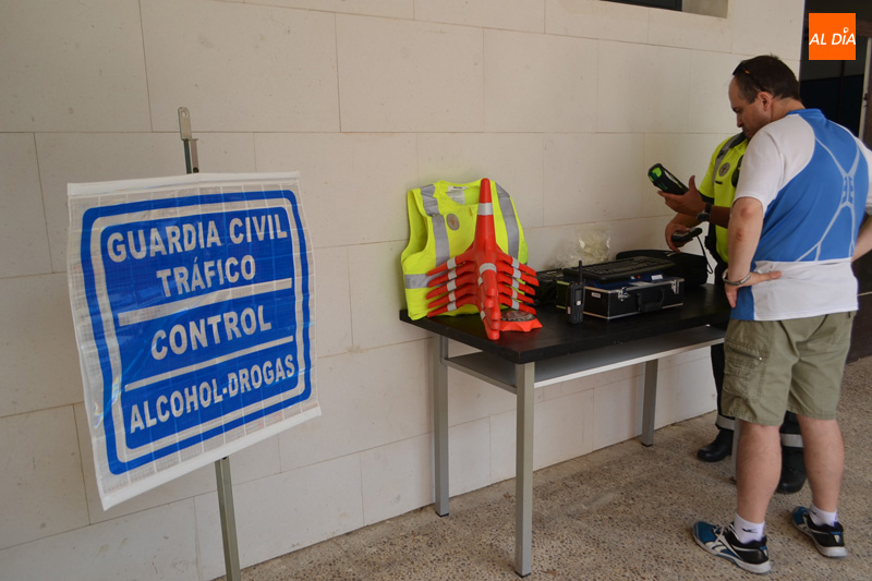 Foto 2 - Una exposición de equipamientos de la Guardia Civil de Tráfico abre los actos festivos en honor a ...