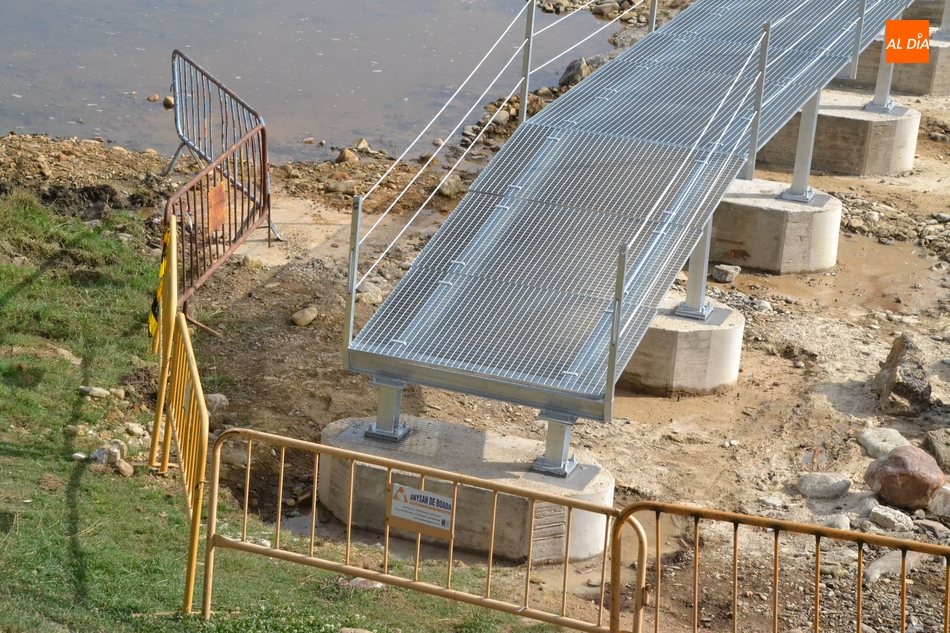 Foto 6 - La habilitación de la nueva pasarela para salvar el río marcha muy avanzada  