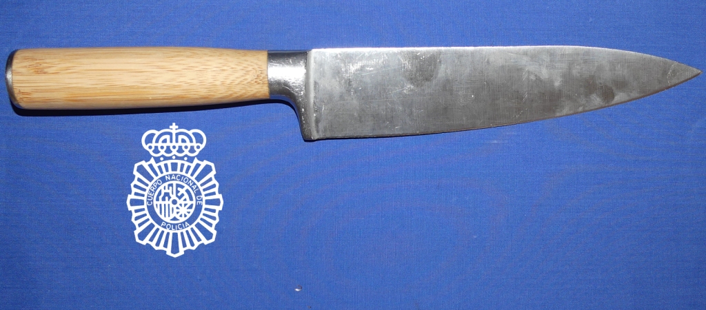El detenido amenazó a otro joven con este cuchillo