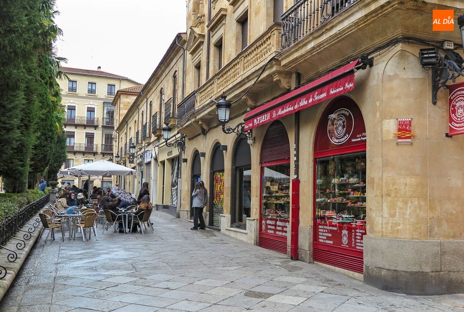 Los hosteleros de Salamanca capital podrán mantener su actividad en las terrazas o con servicios de entrega a domicilio o recogida en el establecimiento