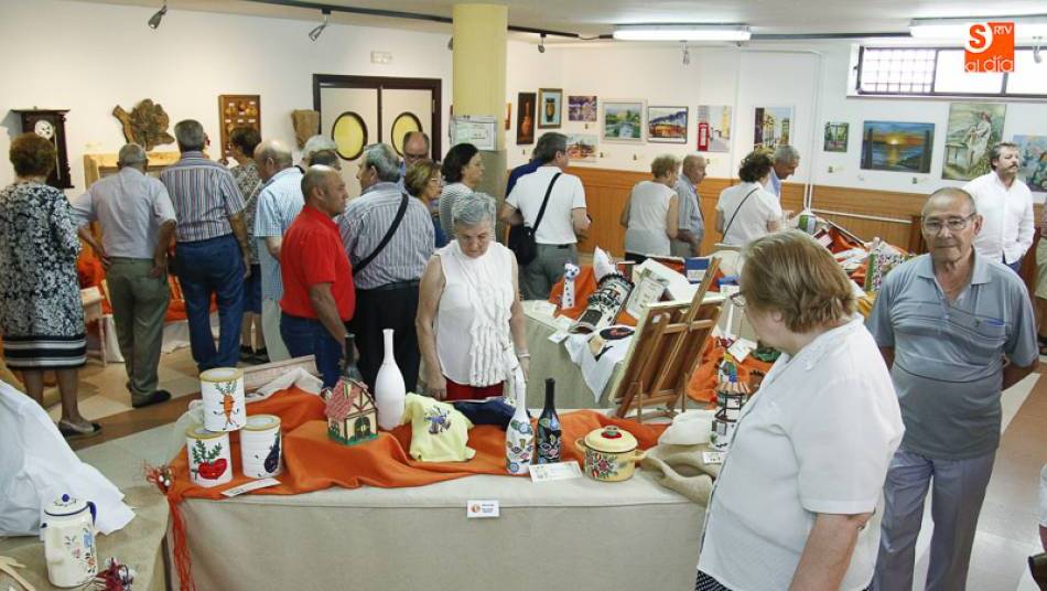 El Consistorio ofrece un total de 400 plazas en una decena de talleres, en los centros municipales Juan de la Fuente y Tierra Charra para personas con 60 o más años