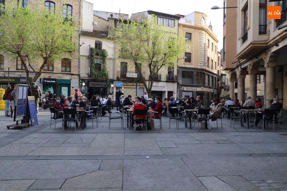 Foto 5 - La tregua de la lluvia deja las calles de Salamanca llenas de público